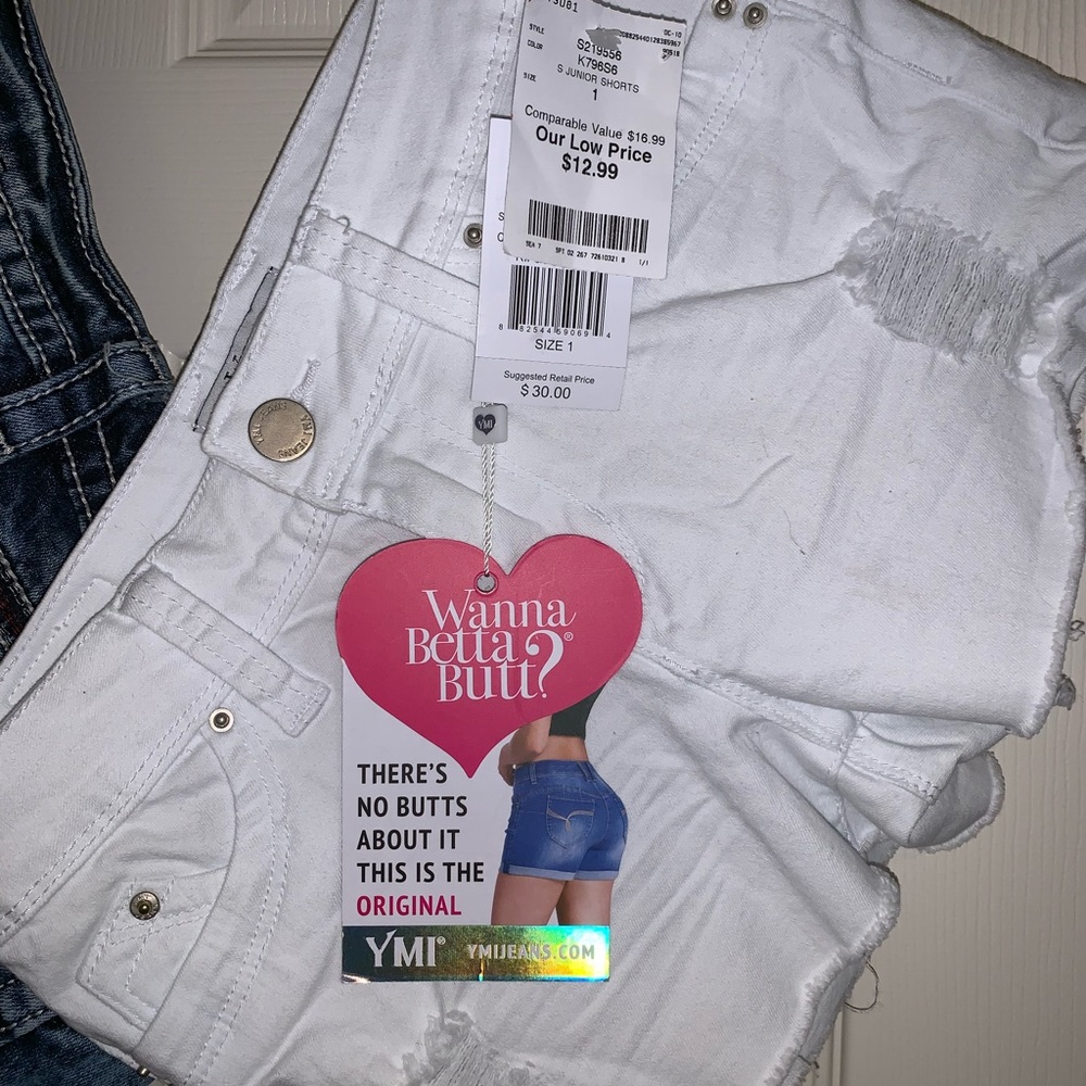 White shirt shorts with enhancing back pockets